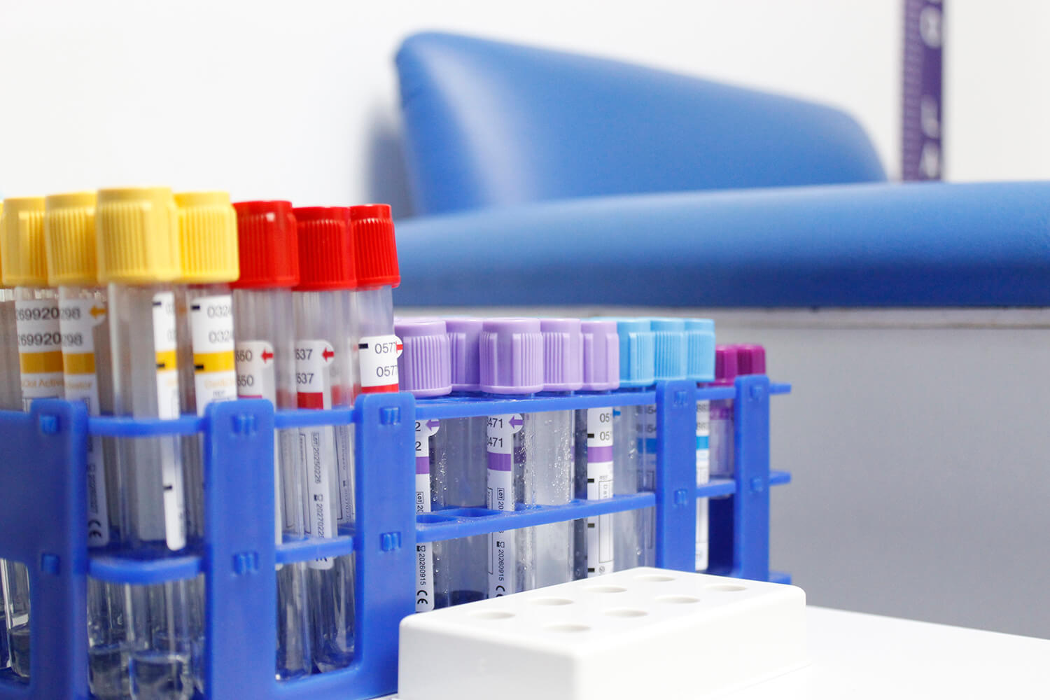 Clinical laboratory reception in Valencia with professional care and satisfied patients