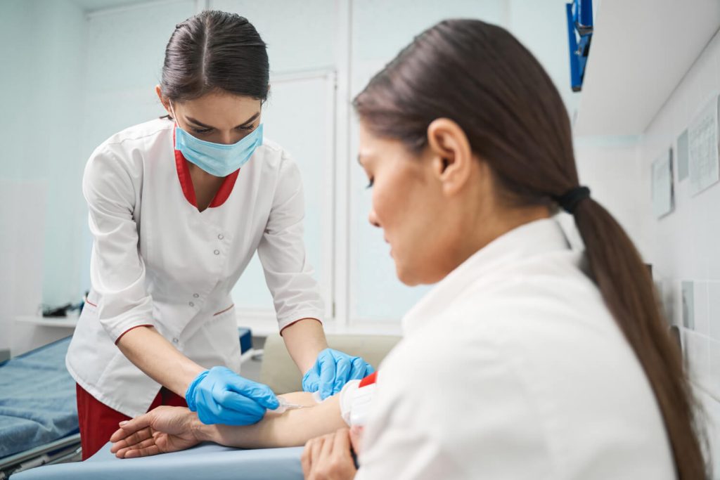 Examen de sangre en laboratorio clínico en Venezuela para medir estrés - Blood test in clinical laboratory in Venezuela to measure stress